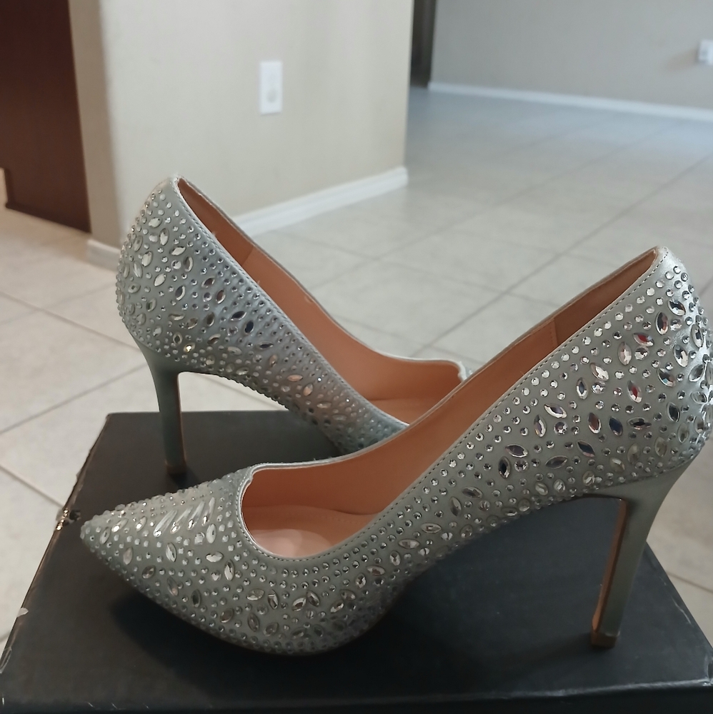 Dream Pairs Elegant Silver Stiletto Heels Sz 9.5